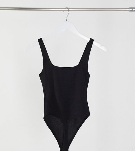 Body basic sinuoso con scollo squadrato - Flounce London Petite - Modalova