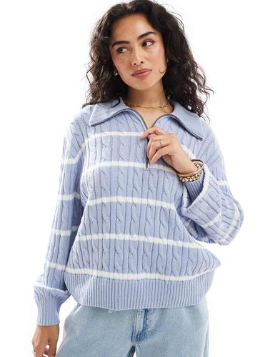 Maglione con colletto con zip corta blu e bianca a righe - Hollister - Modalova