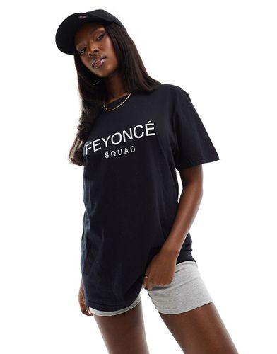 T-shirt nera con scritta "Feyoncé Squad" - In The Style - Modalova