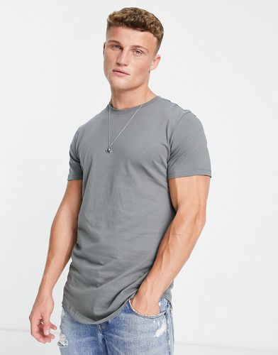 Essentials - T-shirt in cotone con fondo arrotondato taglio lungo grigia - Jack & Jones - Modalova