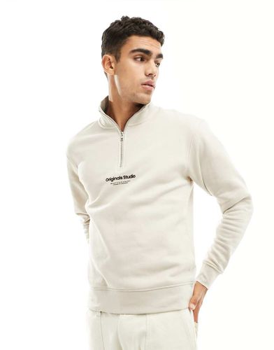 Felpa beige con logo al centro e zip corta - Jack & Jones - Modalova