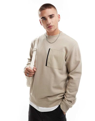 Felpa oversize girocollo beige slavato con tasca in nylon - Jack & Jones - Modalova