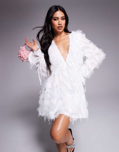 Robe babydoll courte en plumes synthétiques - Ivoire - Jaded Rose - Modalova