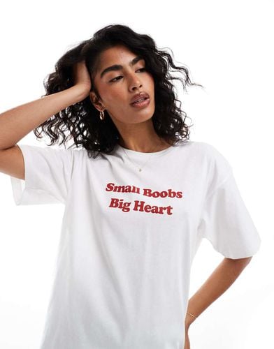 T-shirt oversize bianca con stampa "Small boobs big heart" - JJXX - Modalova