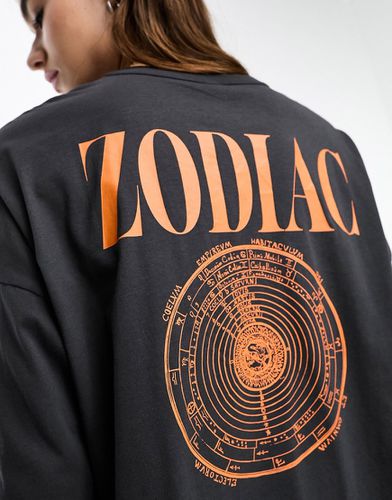 T-Shirt a maniche lunghe oversize grigia con stampa grafica Zodiac - ONLY - Modalova
