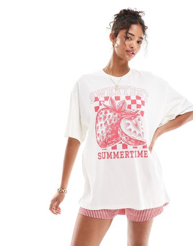 T-shirt boyfriend bianca con stampa di fragola - ONLY - Modalova