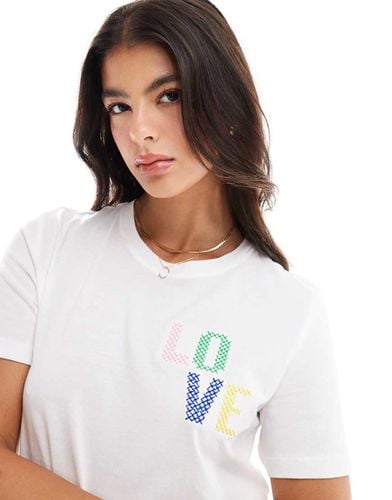 T-shirt squadrata bianca con ricamo "Love" - ONLY - Modalova