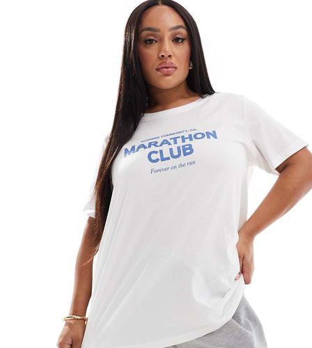 T-shirt bianca con stampa "Marathon Club" - Only Curve - Modalova