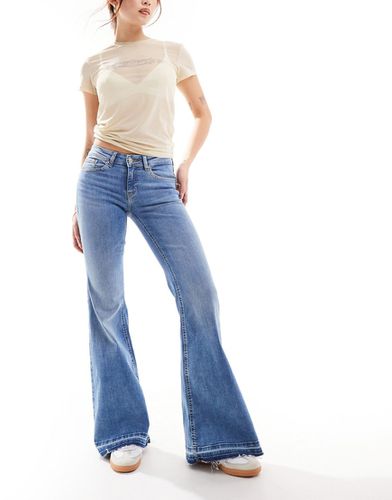 Jeans a vita bassa con fondo molto ampio sceso lavaggio medio - ONLY - Modalova