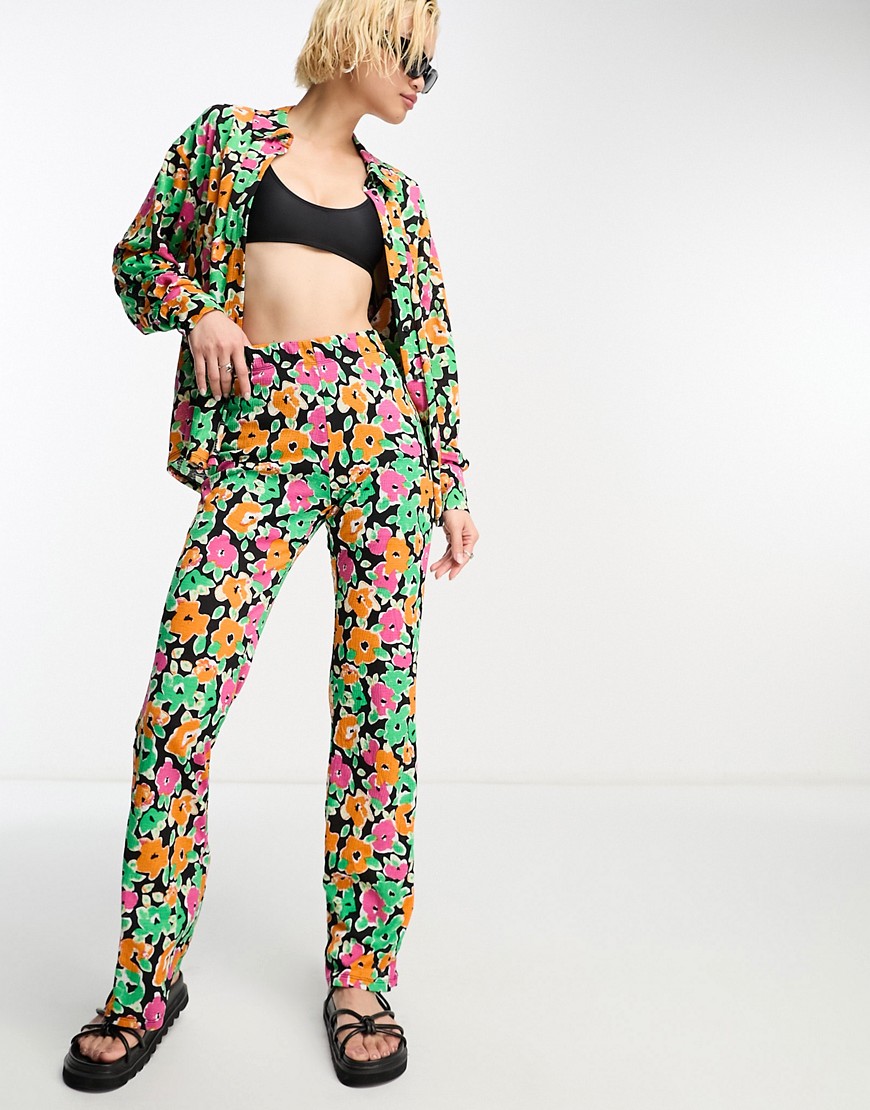 Pantaloni a zampa a fiori multicolore oversize in coordinato - ONLY - Modalova
