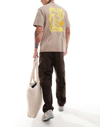 T-shirt comoda beige con stampa floreale sul retro - ONLY & SONS - Modalova