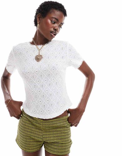 X Olivia Grace Herring - T-shirt corta e stretta accollata color crema testurizzato - Labelrail - Modalova