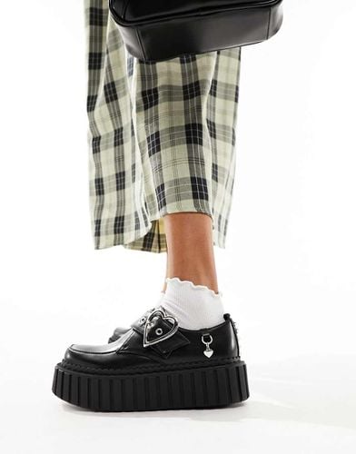 Claim It - Scarpe creepers nere con fibbia a forma di cuore - Lamoda - Modalova