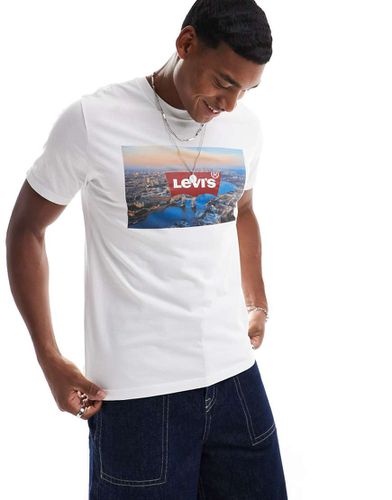 T-shirt bianca con logo batwing e stampa di Londra - Levi's - Modalova