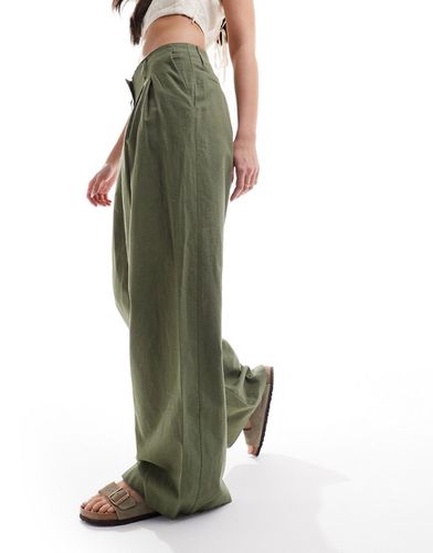 Pantaloni sartoriali con fondo ampio in lino color kaki - Monki - Modalova