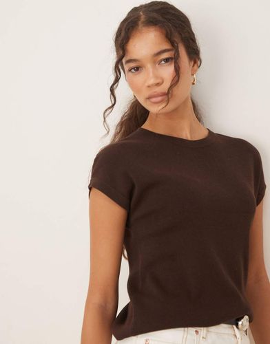 T-shirt à manches courtes en maille fine - chocolat - Mango - Modalova