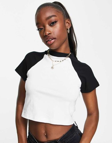 T-shirt nera e bianca color block con bordi a contrasto - Missguided - Modalova