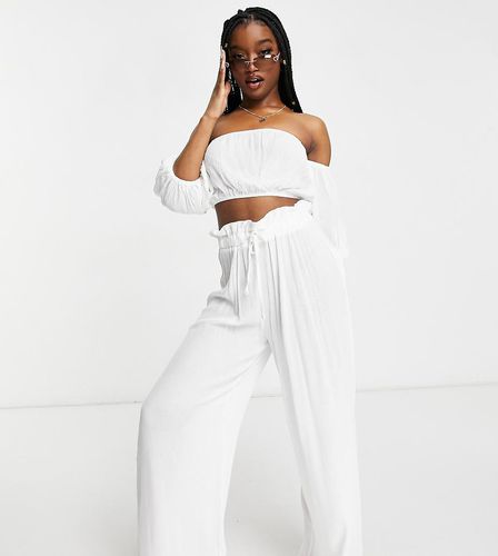 Completo in mussola con top stile Bardot e pantaloni con fondo ampio - Missguided - Modalova