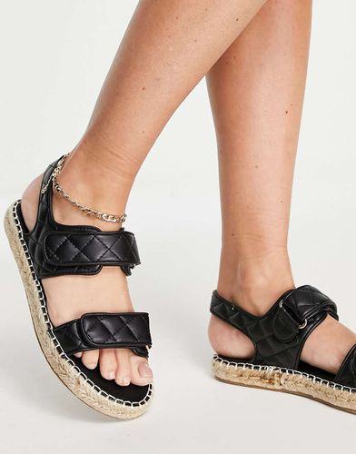 Sandali stile espadrilles in pelle sintetica trapuntata nera - Missguided - Modalova