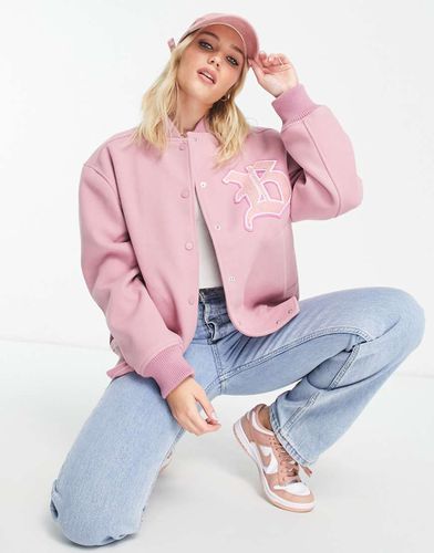 Giacca bomber pallido con stemma grande stile college - Miss Selfridge - Modalova