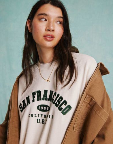 Felpa oversize color crema con ricamo "San Francisco" - Miss Selfridge - Modalova