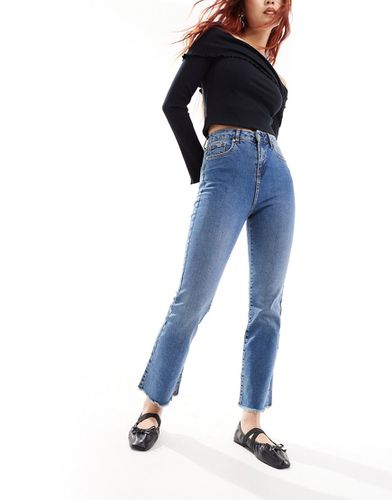 Jeans a zampa corti lavaggio medio - Miss Selfridge - Modalova