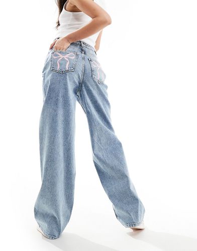 Jeans larghi lavaggio acido con tasche con fiocco - Miss Selfridge - Modalova
