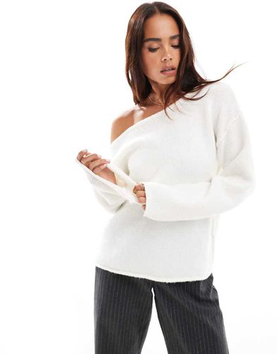 Maglione color panna vestibilità comoda asimmetrico con spalla scoperta - Miss Selfridge - Modalova