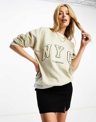 NYC - Felpa beige con scritta "NYC" applicata in spugna - Miss Selfridge - Modalova