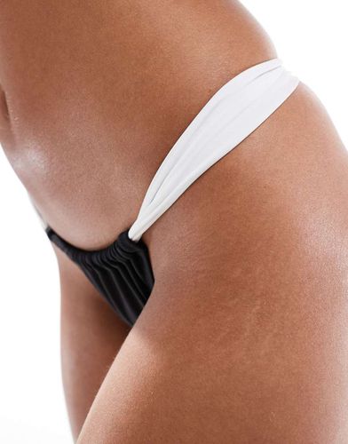 Slip bikini sgambati monocromatici a contrasto - Miss Selfridge - Modalova