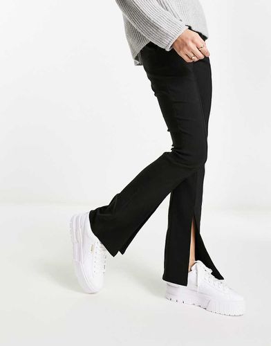 Pantaloni a zampa in bengalina nera con spacco sul fondo - Miss Selfridge - Modalova