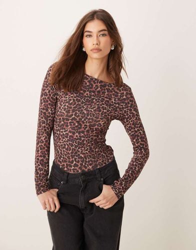 Top a maniche lunghe morbido al tatto con stampa leopardata - Miss Selfridge - Modalova