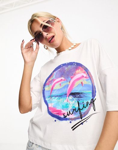 T-shirt squadrata bianca con stampa di delfino - Noisy May - Modalova