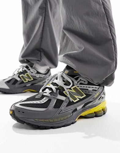 Sneakers scuro e giallo - New Balance - Modalova