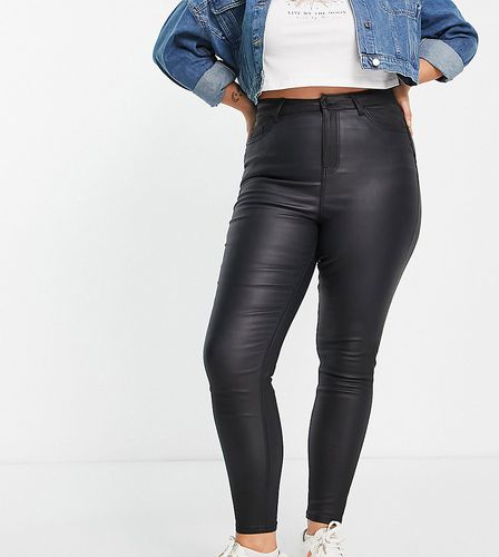 New Look Curve - Jeans skinny modellanti effetto push-up spalmati in pelle sintetica nera - New Look Plus - Modalova