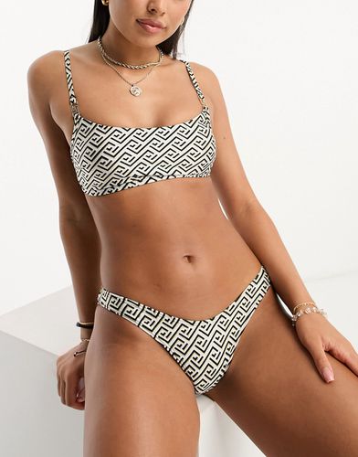 Slip bikini bianchi con monogramma e design a V - New Look - Modalova