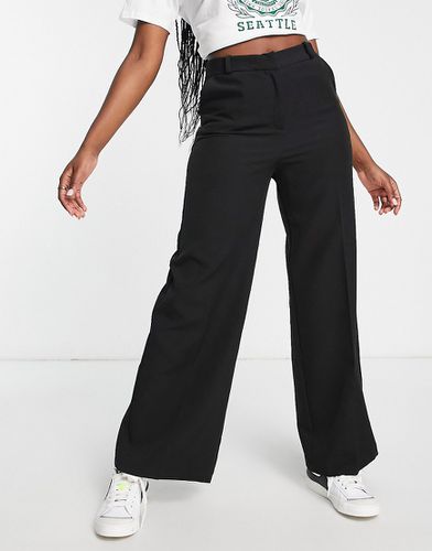 Pantaloni sartoriali a fondo ampio neri - New Look - Modalova