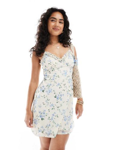 Robe courte en tulle à fleurs avec bretelles - New Look - Modalova