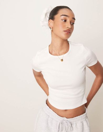 T-shirt effet rétréci - Crème - New Look - Modalova