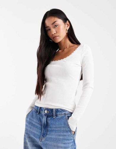 Top bordé de dentelle à encolure carrée - Crème - New Look - Modalova