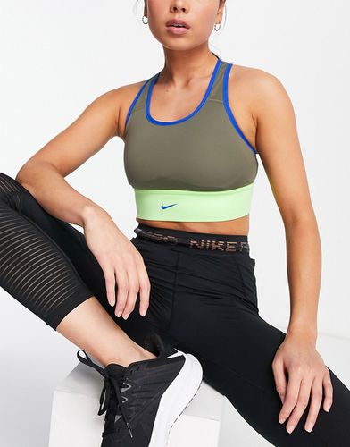 Trail Swoosh - Reggiseno sportivo a sostegno medio kaki con fascia a contrasto - Nike Training - Modalova