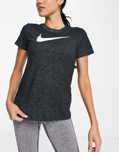 Dri-Fit - T-shirt color scuro con logo Nike - Nike Training - Modalova