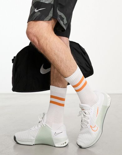 Metcon 9 - Sneakers bianche e arancioni - Nike Training - Modalova