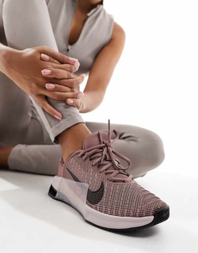 Metcon 9 - Sneakers da donna color grigio e malva sfumato - Nike Training - Modalova