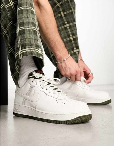 Air Force 1 '07 - Sneakers scamosciate sporco e kaki - Nike - Modalova