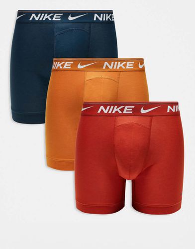 Dri-Fit Ultra Comfort - Confezione da 3 slip stile boxer rosso, arancione e blu navy - Nike - Modalova