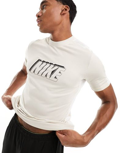 Academy - T-shirt in tessuto Dri-FIT beige con grafica - Nike Football - Modalova