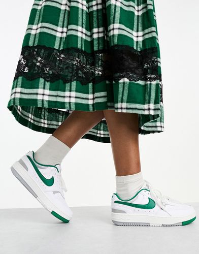 Gamma Force - Sneakers bianche e verde malachite - Nike - Modalova