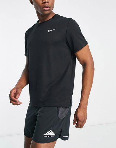 Miler - T-shirt nera - Nike Running - Modalova
