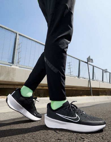 Interact - Sneakers nere con dettagli bianchi - Nike Running - Modalova
